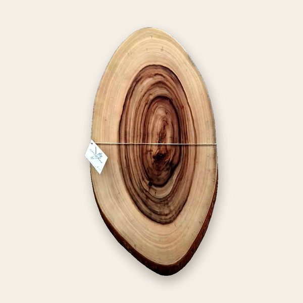 Oval end-cut board showing dark heartwood rings and a pale sapwood edge