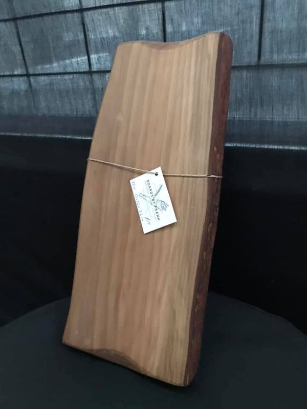 Plain live-edge board